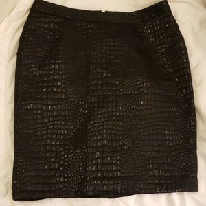 Worthington skirt-size 10-black snakeskin pattern